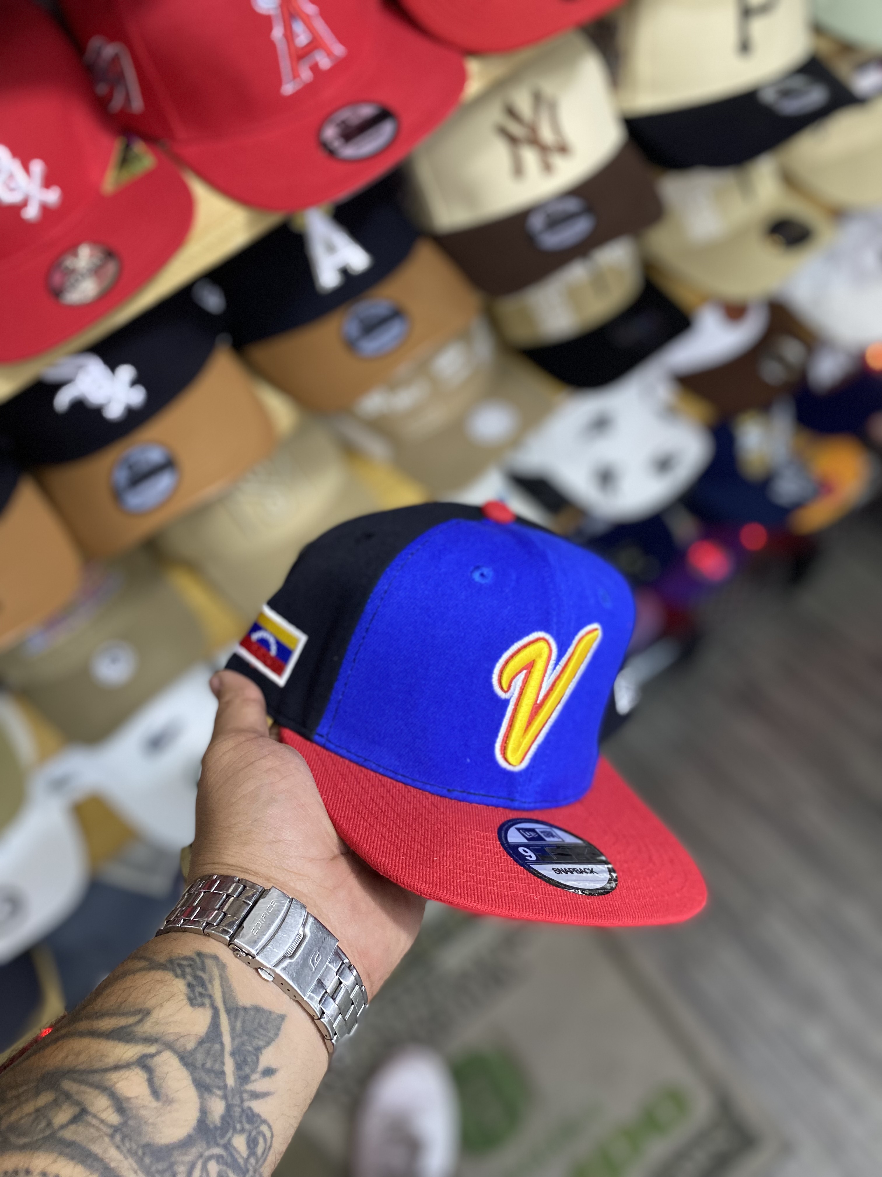 Gorras AAA Venezuela negra , azul ( plana ) 