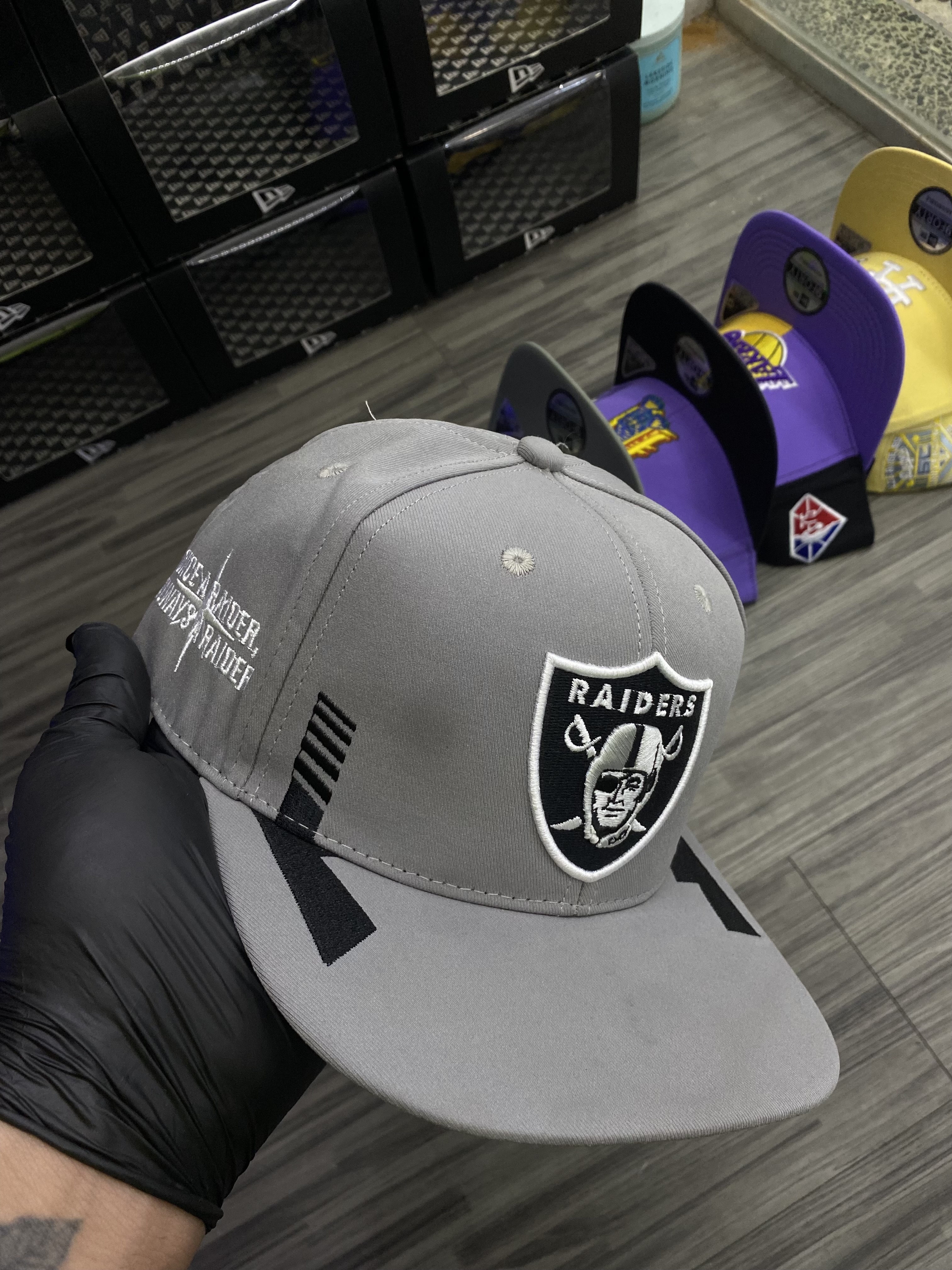 Gorra AAA raiders gris plana 