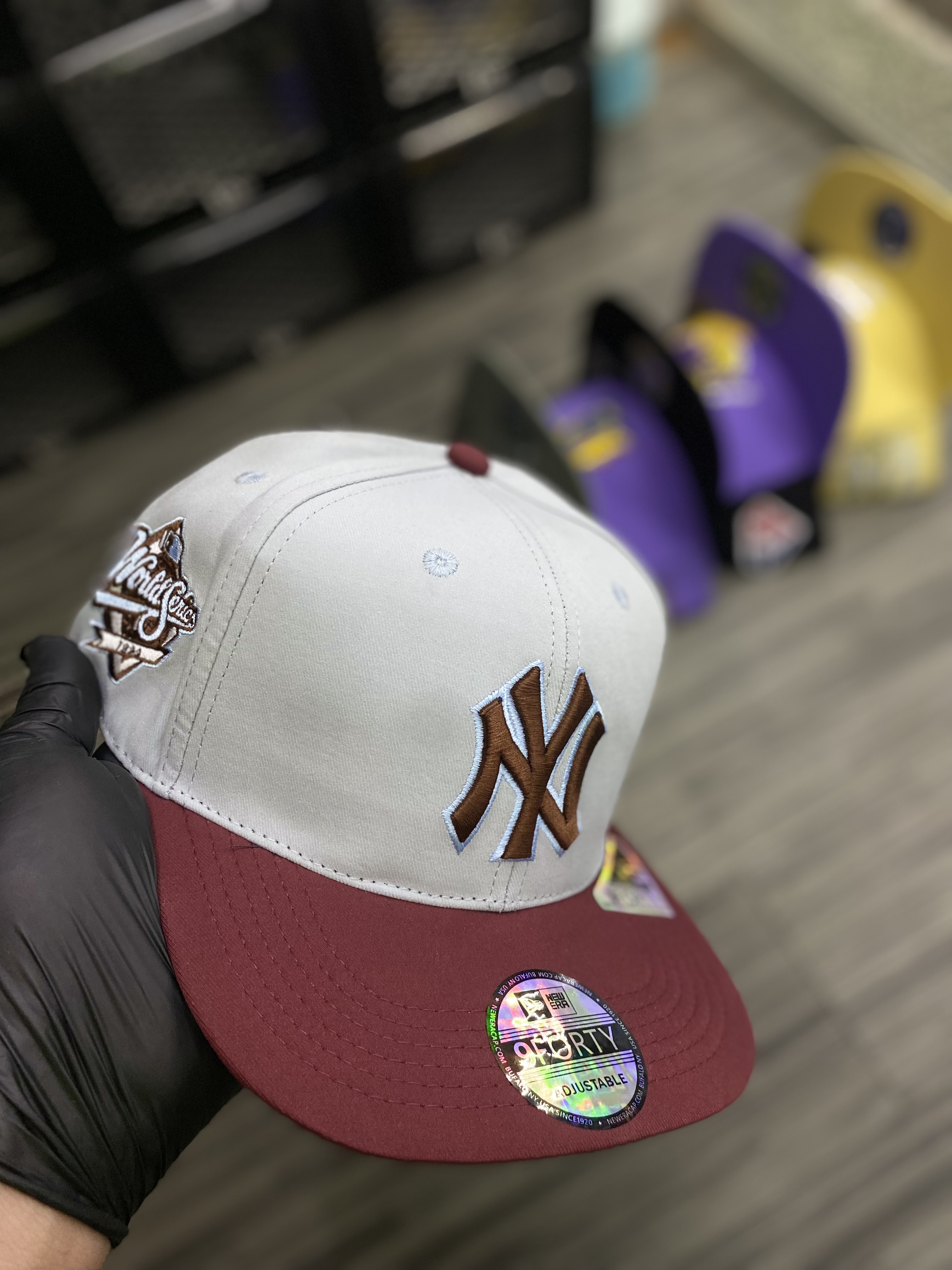 Gorra AAA New York Yankees gris con vinotinto ( plana ) 