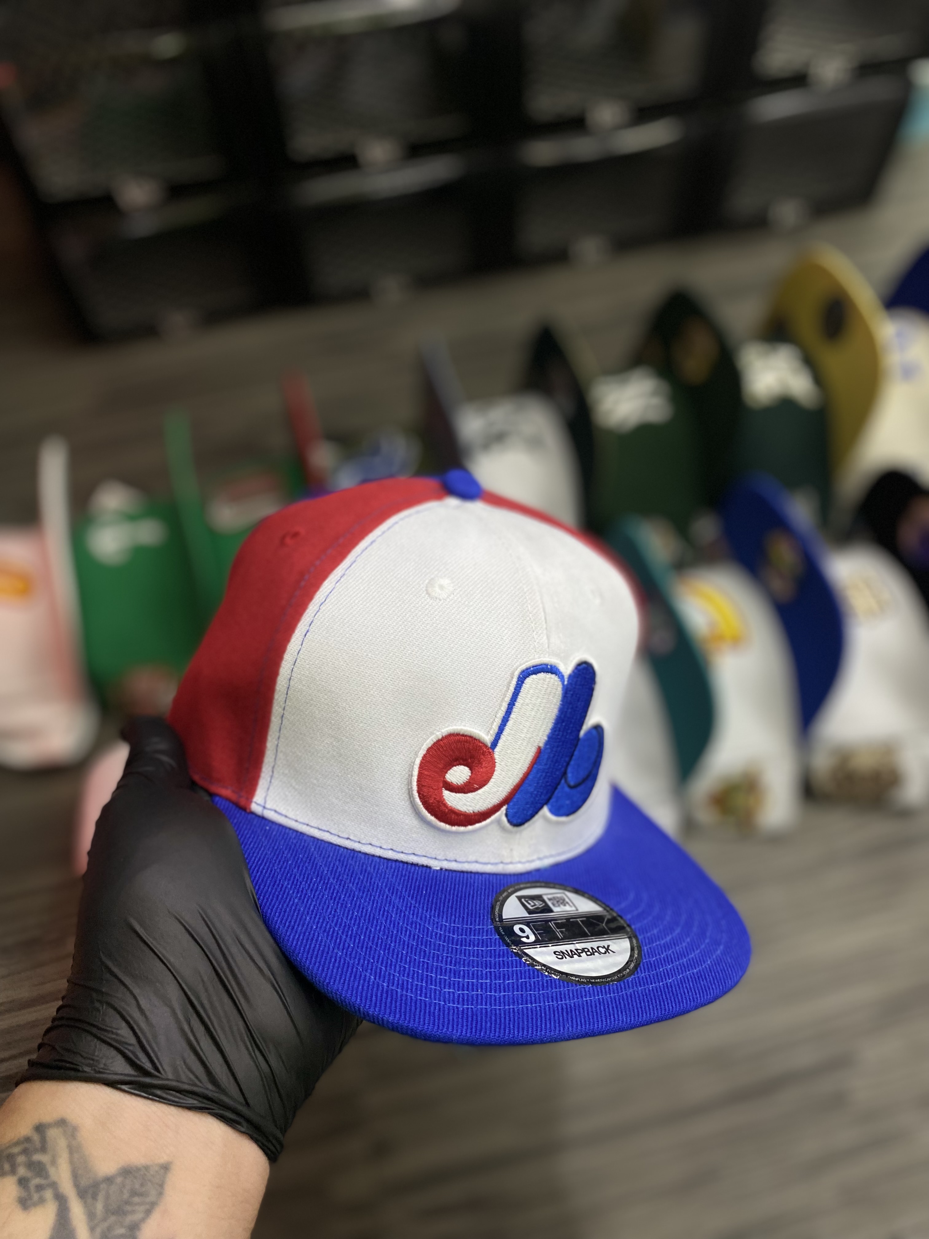 Gorra AAA azul con blanco ( plana ) 