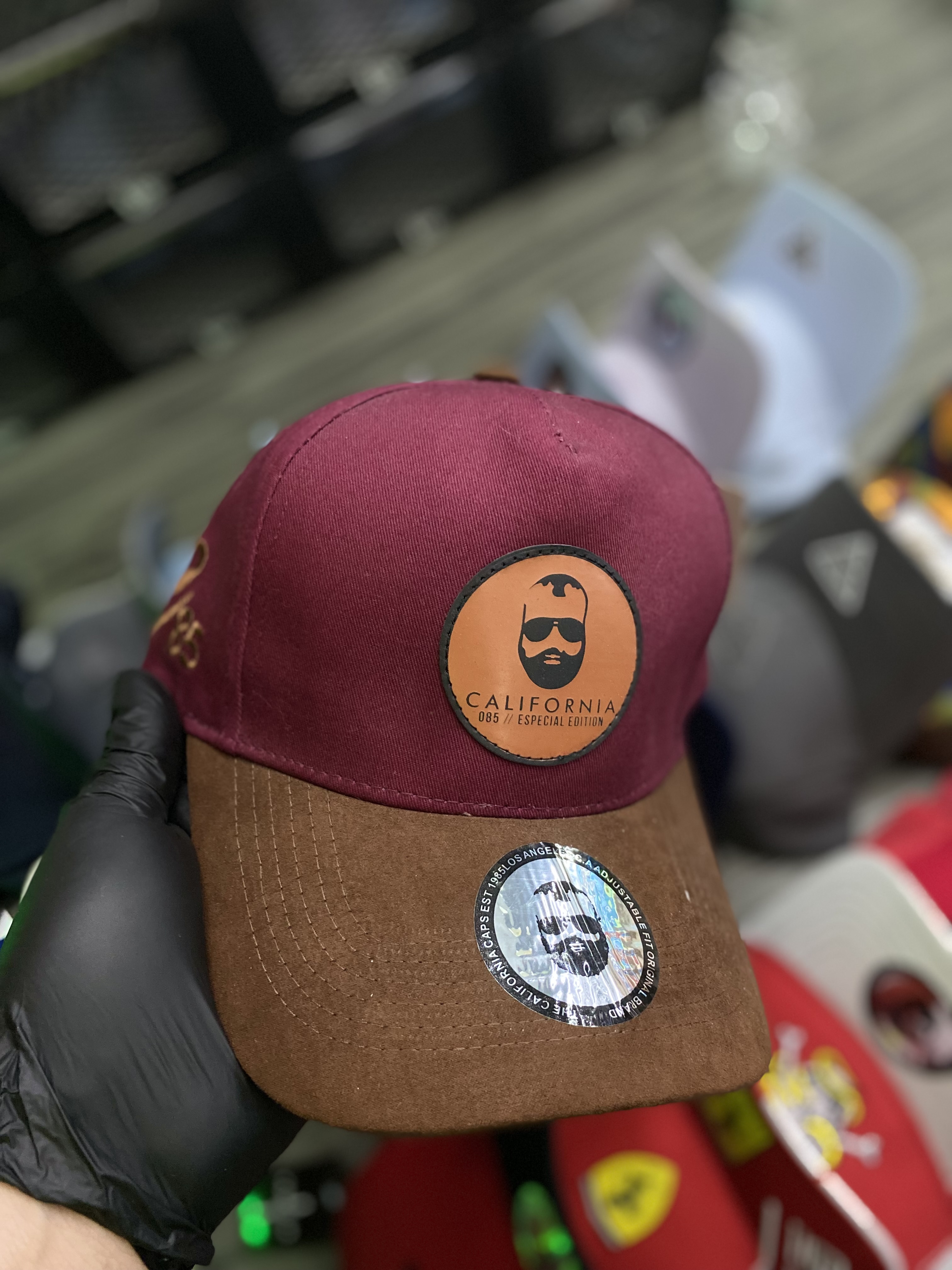 Gorra AAA  california vinotinto 