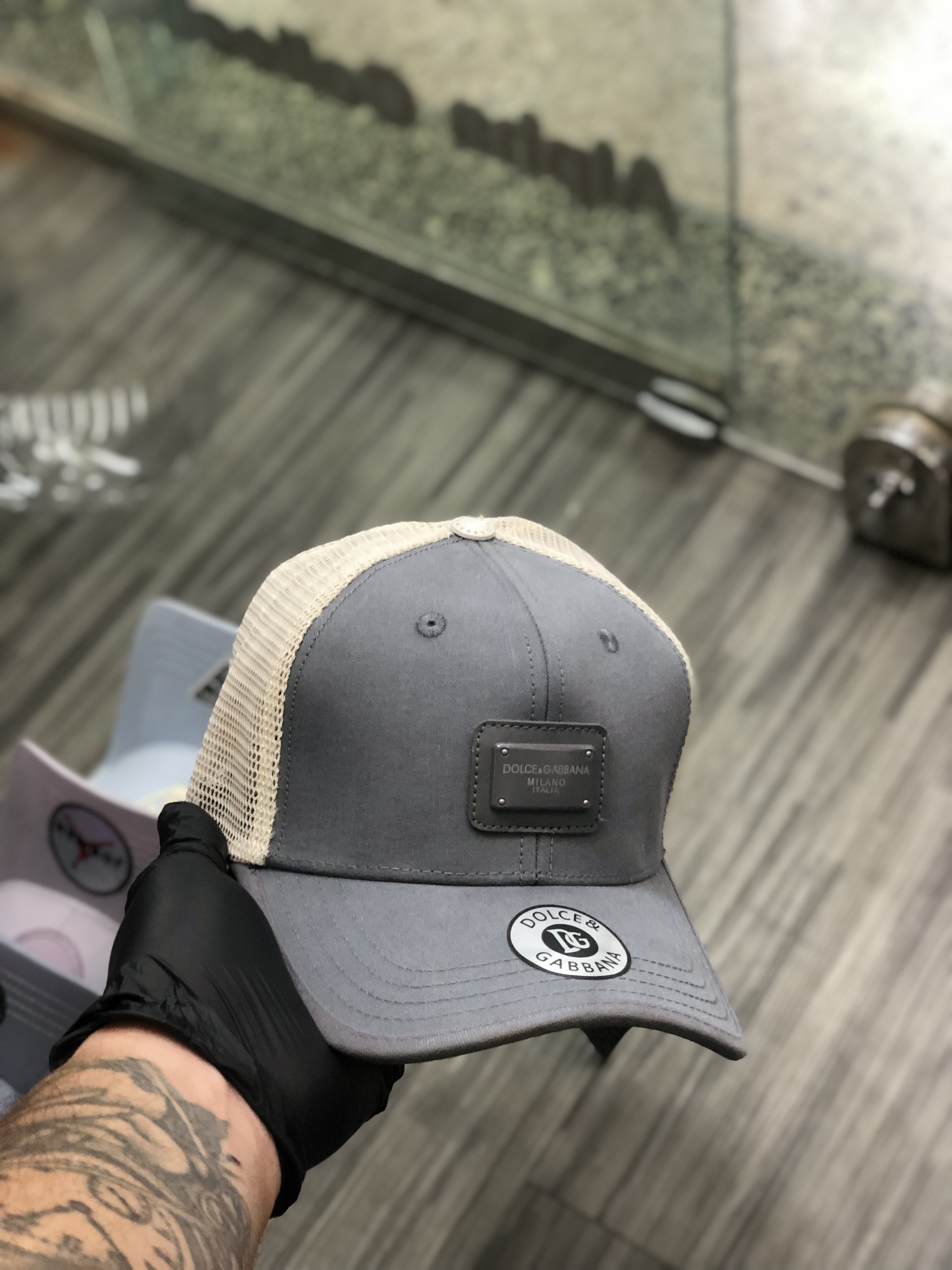 Gorra AAA dolce gabbana gris 