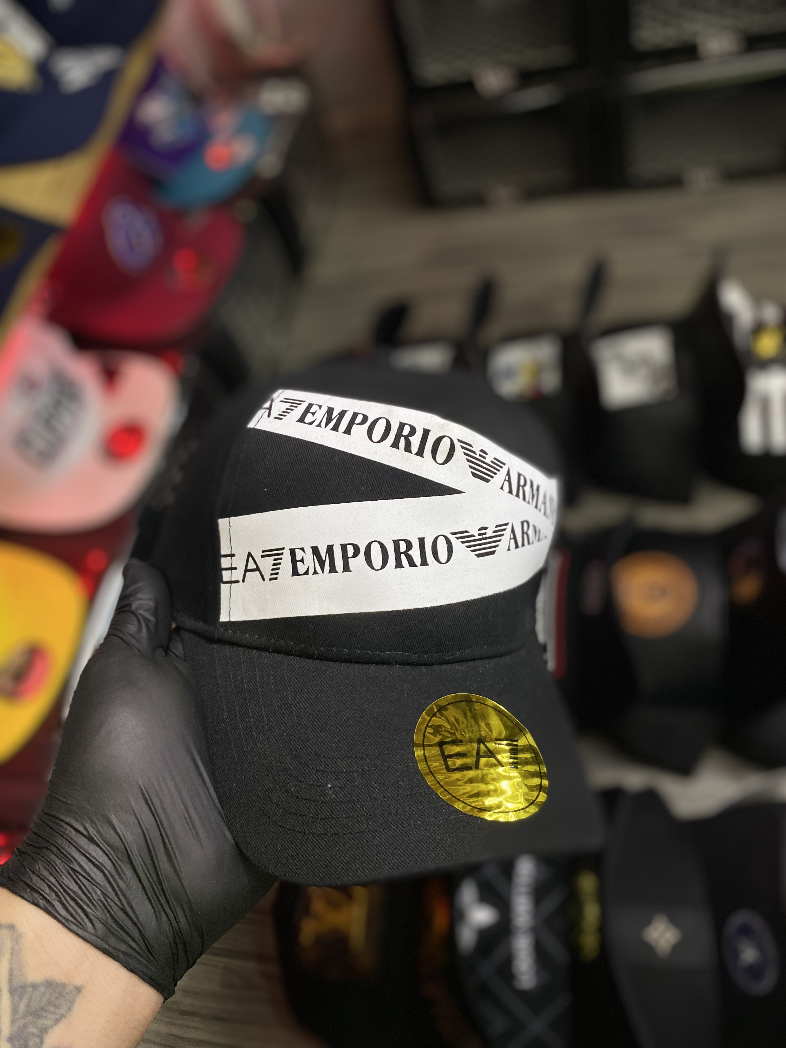Gorras AAA Armani emporio negra con blanco 