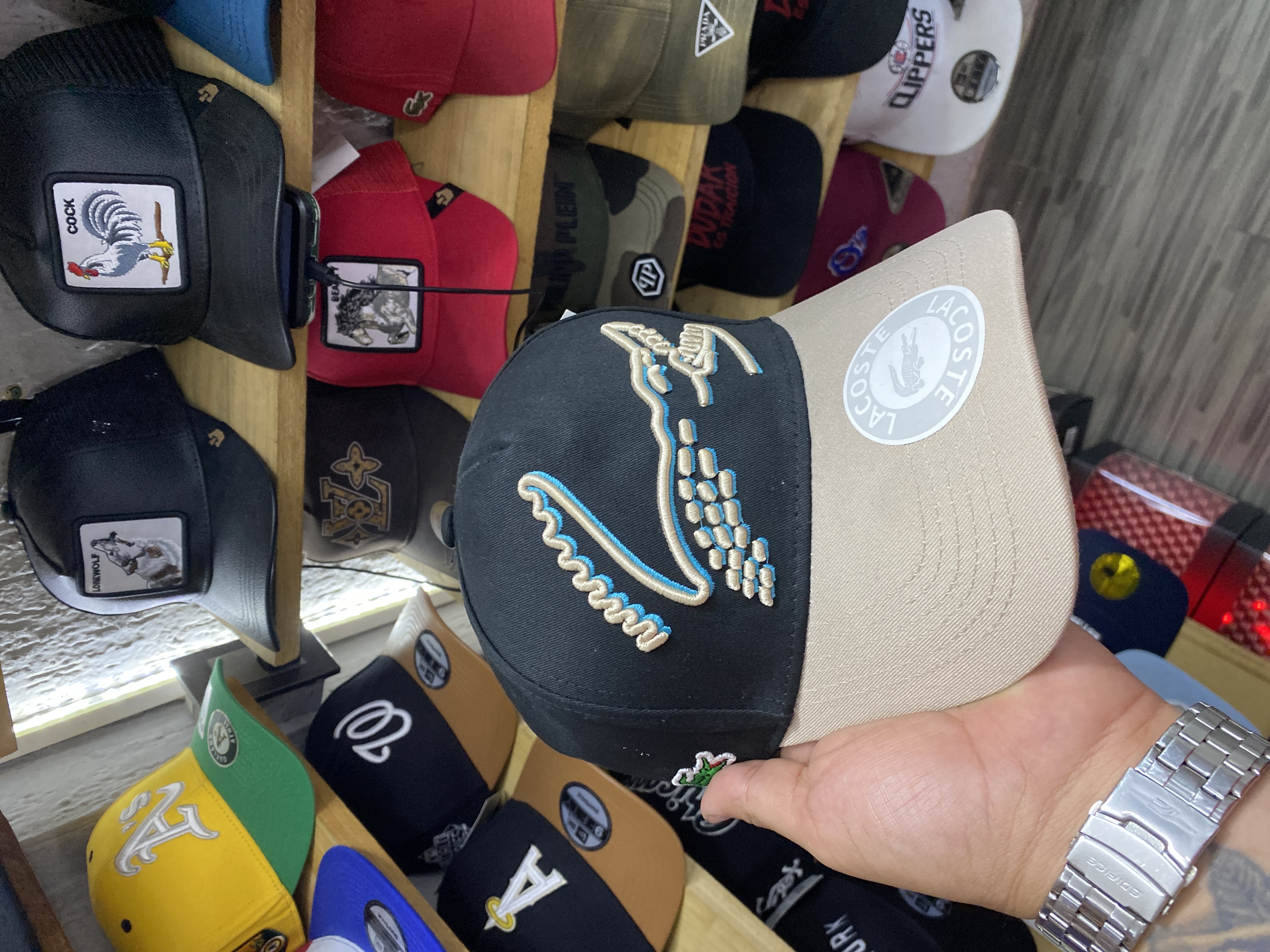 Gorra AAA lacoste negra con marron