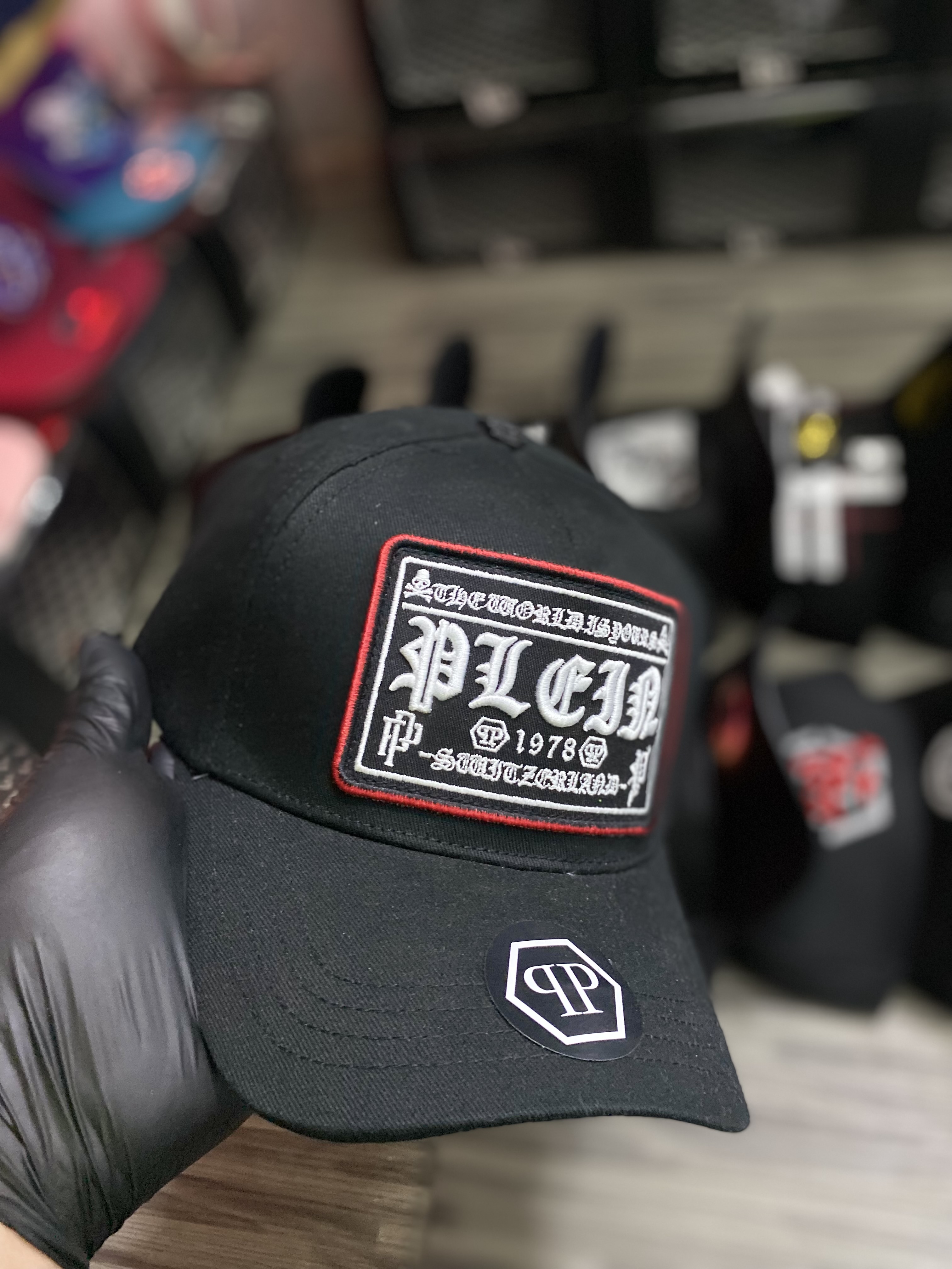 Gorra AAA philipp plein negra con logo 